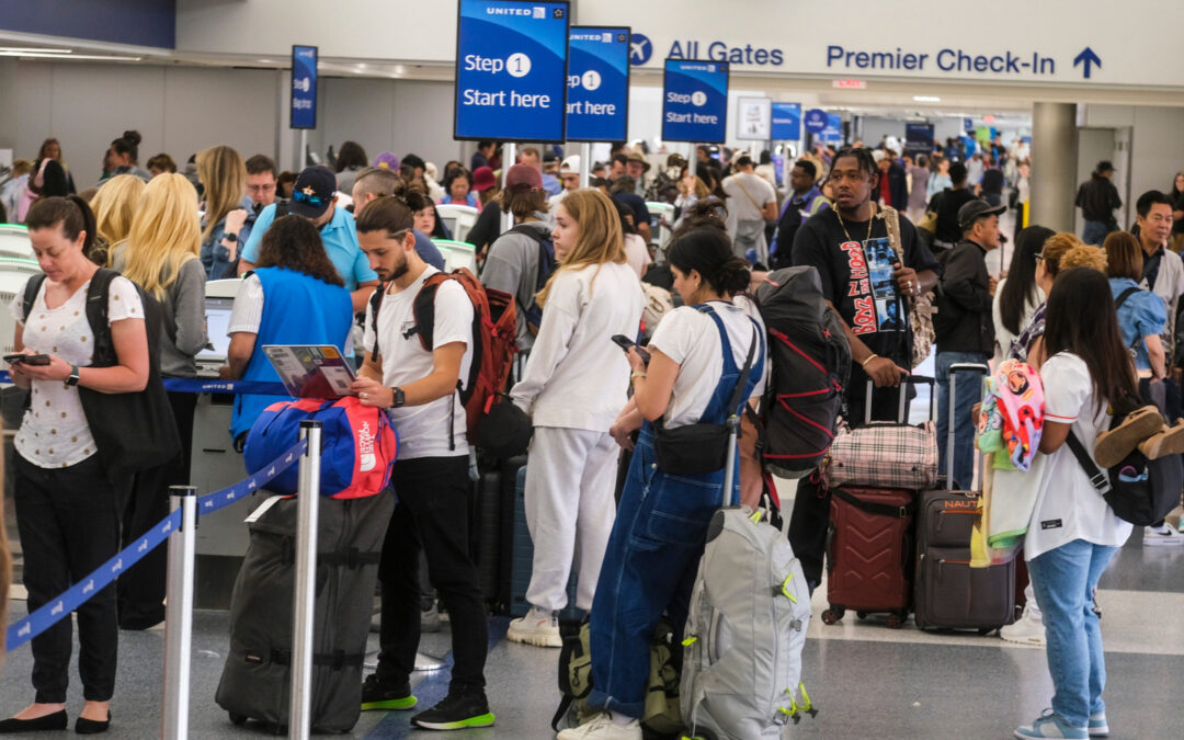 United Airlines’ Largest Passenger Hub Faces 3-Figure Delays As FAA Orders Ground Stop